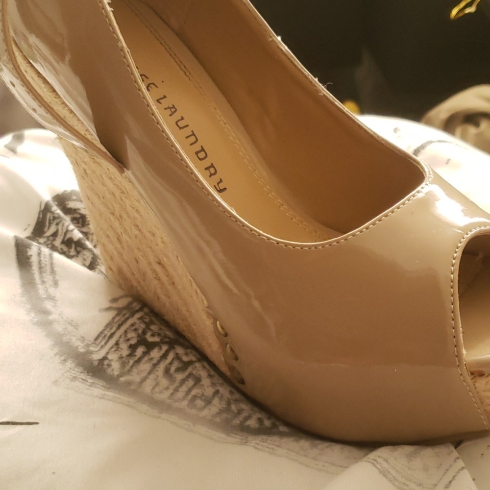 Nude and wicker Chinese laundry wedges